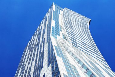 Modern ofis binası. Modern binanın mimari detaylar