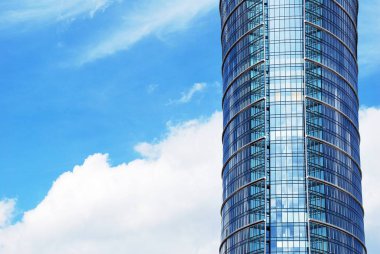 Modern ofis binası. Modern binanın mimari detaylar