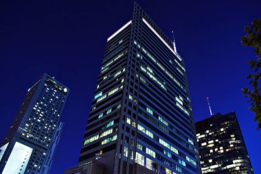 Modern ofis binası. Modern binanın mimari detaylar