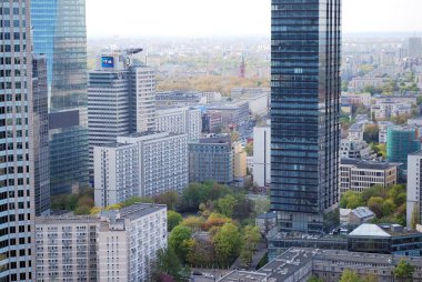 Modern ofis binası. Modern binanın mimari detaylar