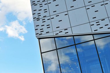 Modern ofis binası. Modern binanın mimari detaylar