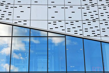 Modern ofis binası. Modern binanın mimari detaylar