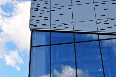 Modern ofis binası. Modern binanın mimari detaylar