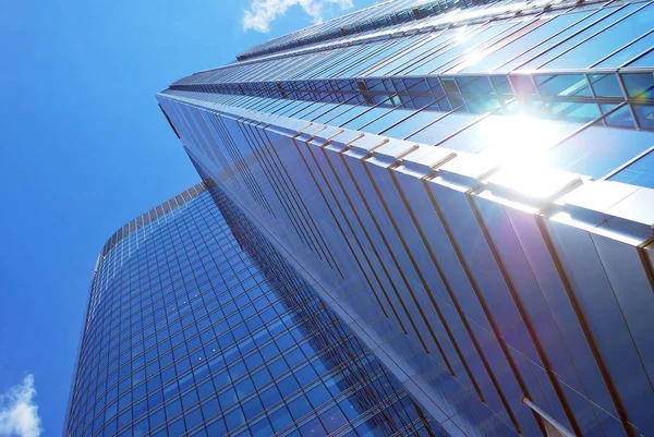 Modern ofis binası. Modern binanın mimari detaylar