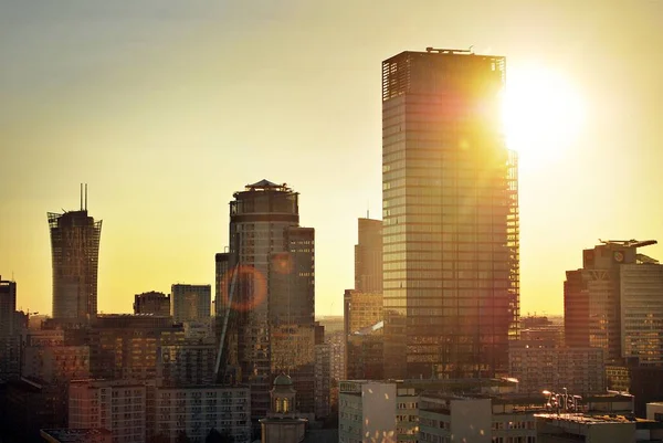 Modern ofis binası. Modern binanın mimari detaylar