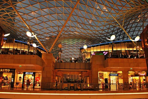 Interior del centro comercial Zlote Tarasy —  Fotos de Stock