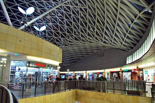 Interior of the Zlote Tarasy shopping centre — Stock Photo, Image