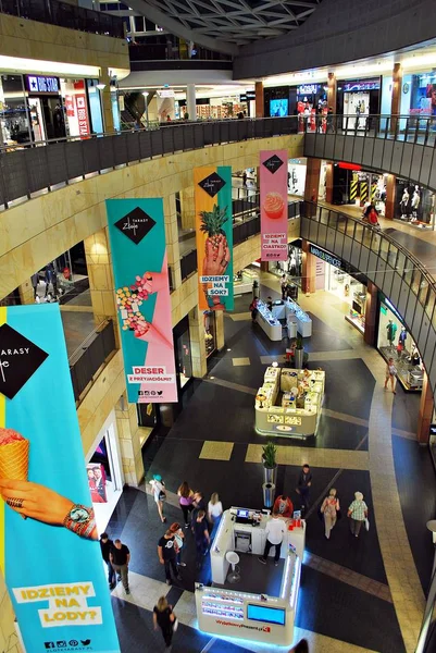 Interior del centro comercial Zlote Tarasy — Foto de Stock