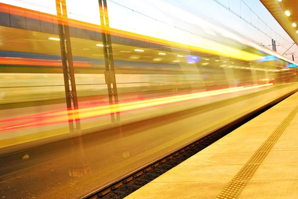 Night landscape, long exposure of a passing-by passenger train — Stock Photo, Image