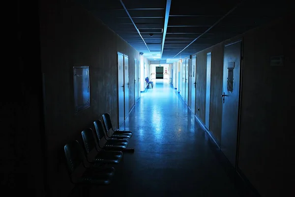 Dlouhé chodbě v nemocnici — Stock fotografie