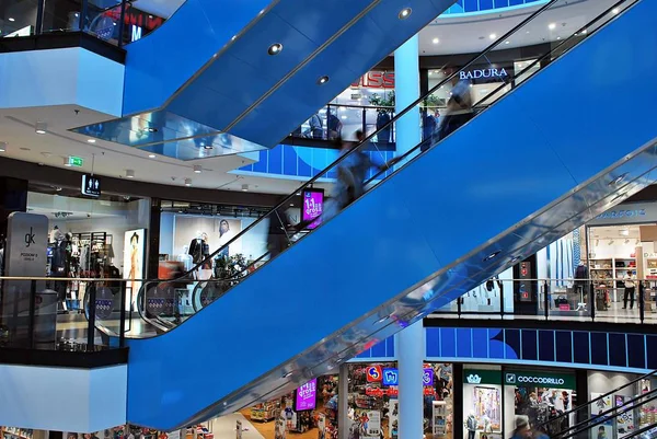 En büyük alışveriş Kaskada merkezidir