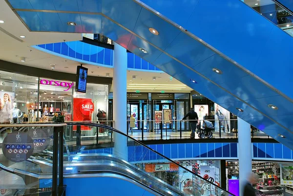 En büyük alışveriş Kaskada merkezidir — Stok fotoğraf