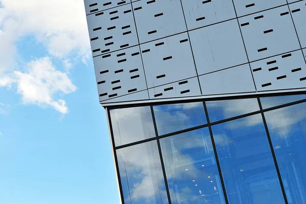 Modern ofis binası. Modern binanın mimari detaylar