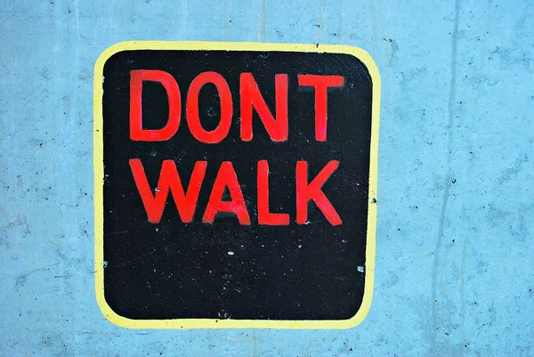 Yaratıcı çizim beton zemin üzerine. Özgürlük kavramı