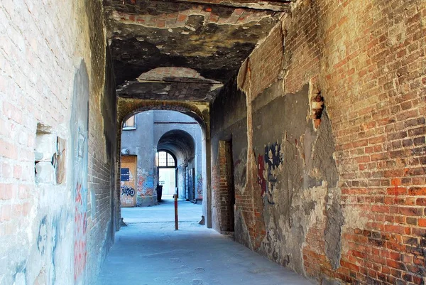 Tarihi bir binada güzel bir ön cephe