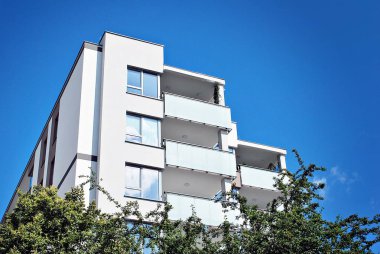  Modern, lüks apartman binası.