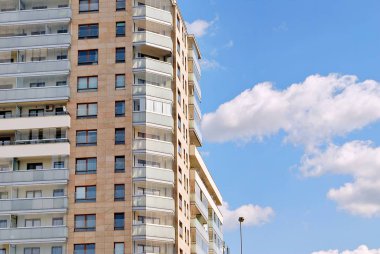  Modern, lüks apartman binası.