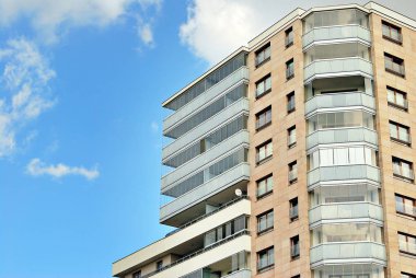  Modern, lüks apartman binası.