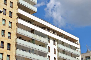  Modern, lüks apartman binası.