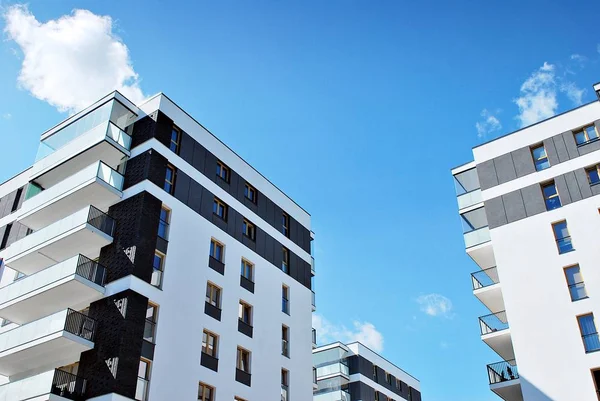  Modern, lüks apartman binası.