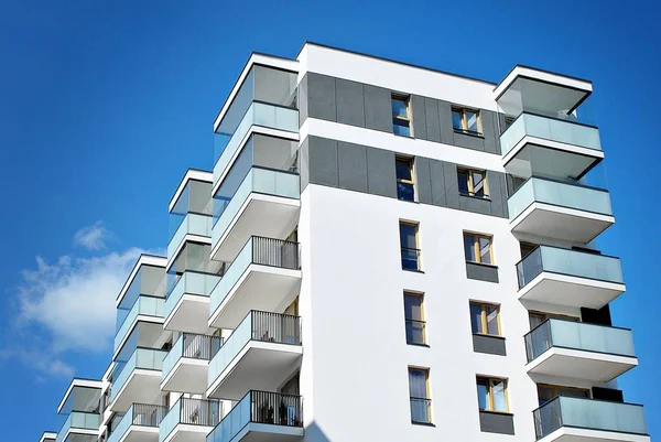  Modern, lüks apartman binası.