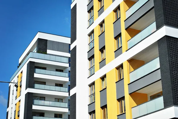  Modern, lüks apartman binası.