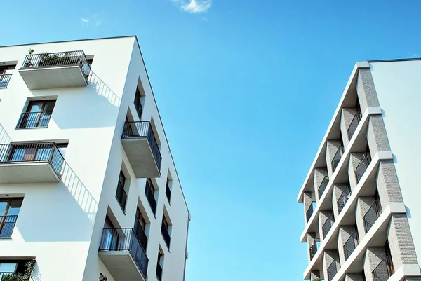  Modern, lüks apartman binası.