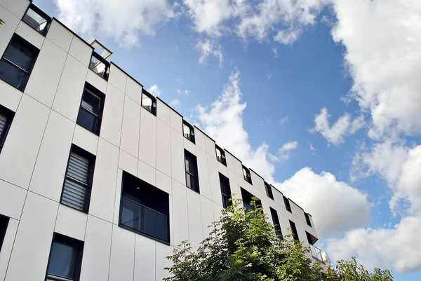  Modern, lüks apartman binası.