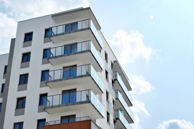 Modern, lüks apartman binası.