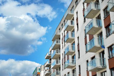 Modern, lüks apartman binası.