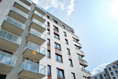 Modern, lüks apartman binası.