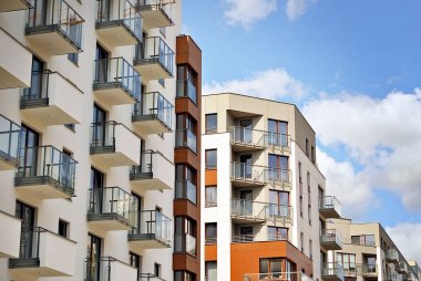 Modern, lüks apartman binası.
