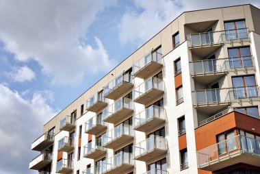 Modern, lüks apartman binası.
