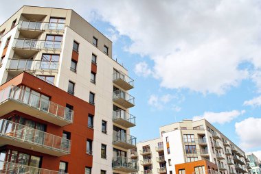 Modern, lüks apartman binası.