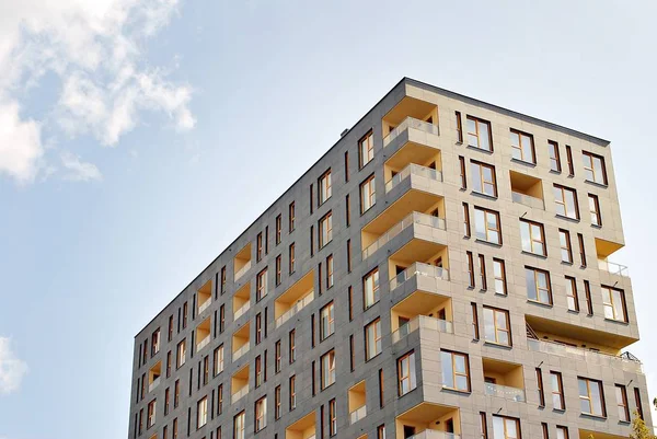 Modernes, luxuriöses Mehrfamilienhaus — Stockfoto