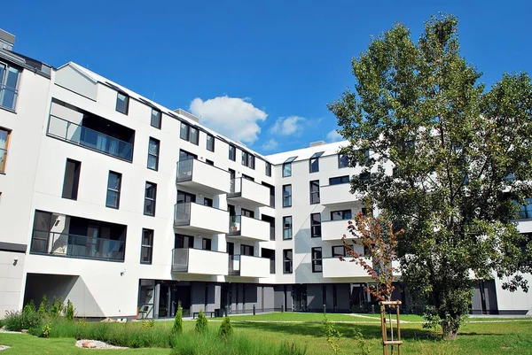 Moderno, edificio de apartamentos de lujo . —  Fotos de Stock