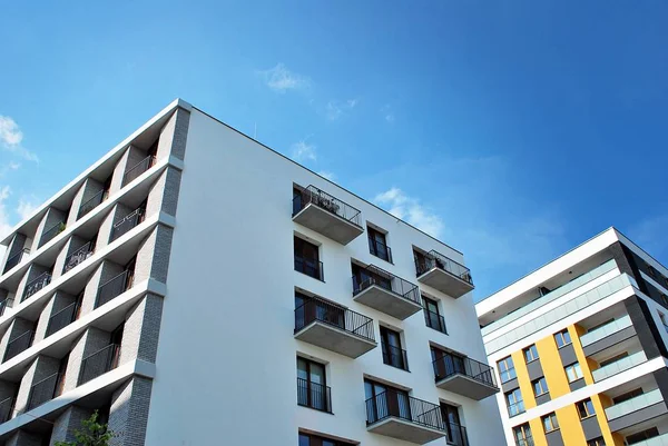 Modern, lüks apartman binası..