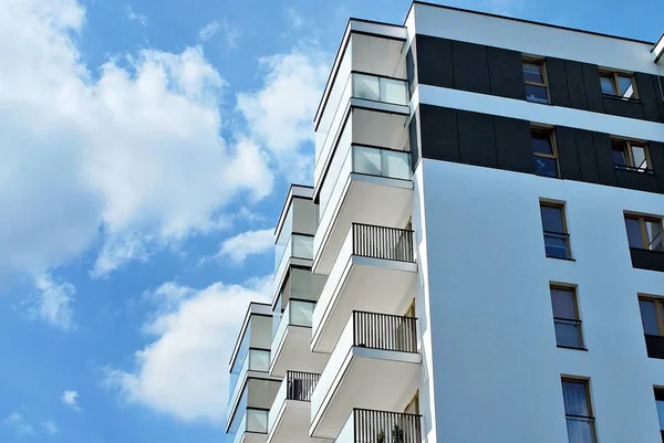 Modern, lüks apartman binası..