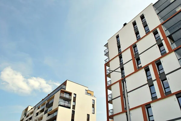 Modern, lüks apartman binası..