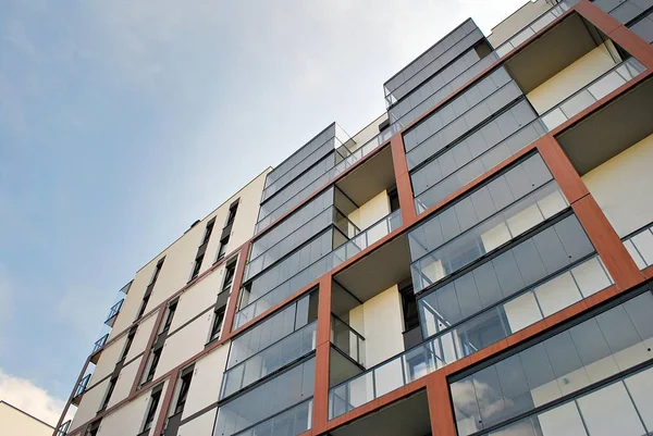 Modern, lüks apartman binası..