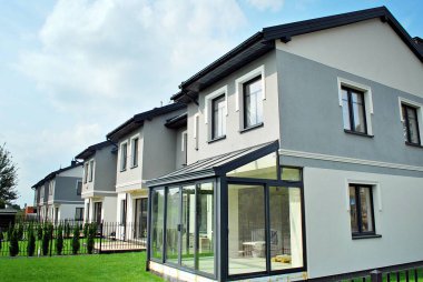 Modern, lüks apartman binası..