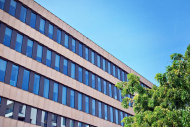 Modern ofis binası. Modern binanın mimari detaylar