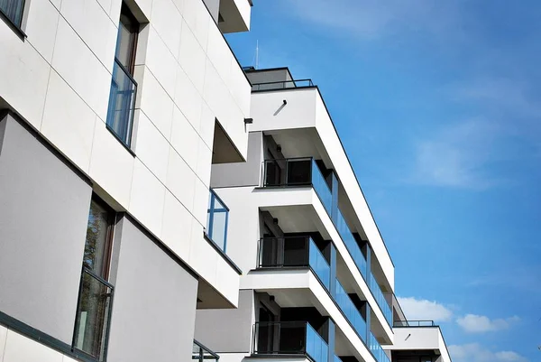 Modern, lüks apartman binası..