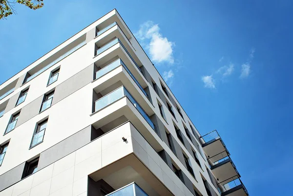 Modern, lüks apartman binası..