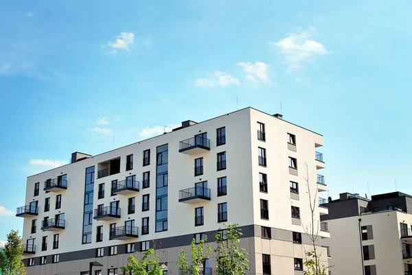 Modern, lüks apartman binası..