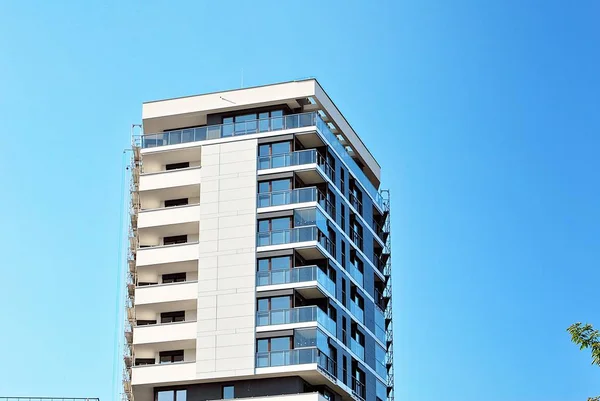 Modern, lüks apartman binası..