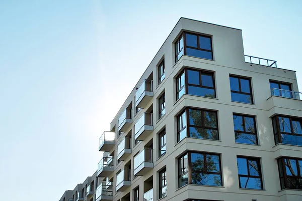 Modern, lüks apartman binası..