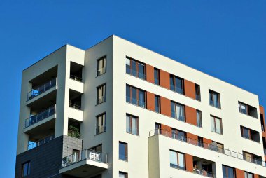 Modern, lüks apartman binası.