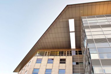 Modern ofis binası. Modern binanın mimari detaylar