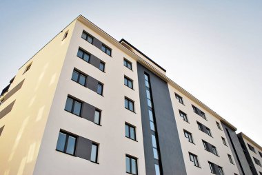 Modern, lüks apartman binası.